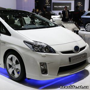 Следующий Toyota Prius оснастят беспроводной зарядкой