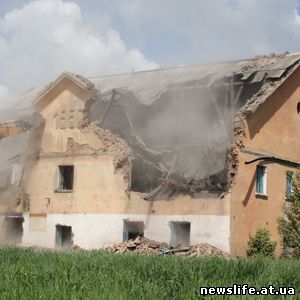 В Омске аварийный дом снесли вместе с жильцами 