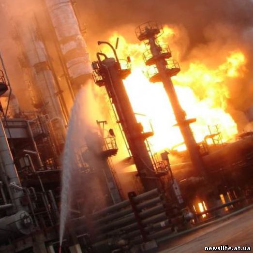 В США горит химический завод, прогремел взрыв 